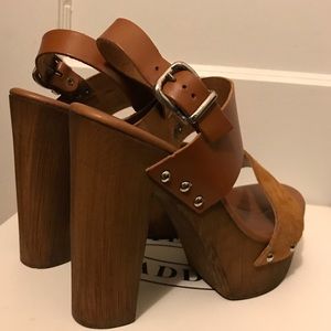 Steve Madden Wooden Platform Heel-Brown